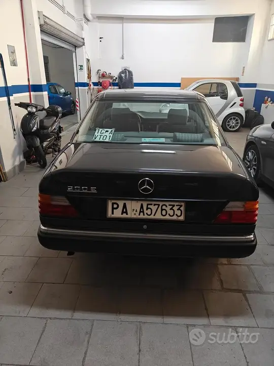Mercedes-Benz 200E 1991 photo 4