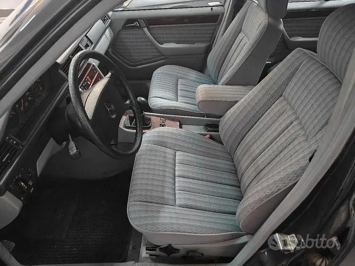 Mercedes-Benz 200E 1991 photo 5