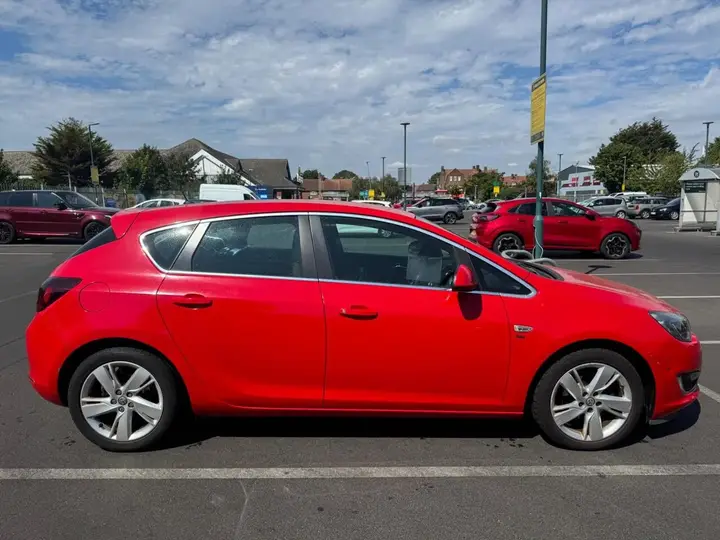 Vauxhall Astra 2013 photo 4
