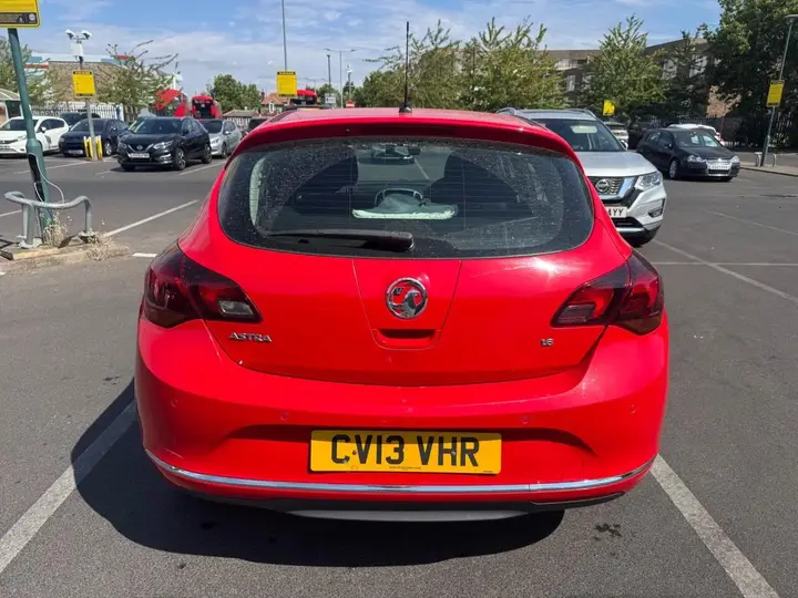 Vauxhall Astra 2013 photo 5