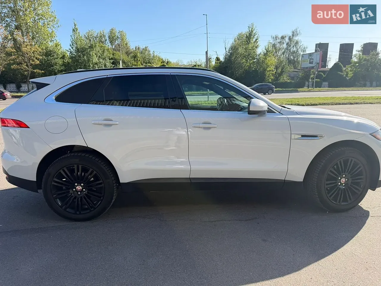 Jaguar F-Pace 2017 photo 4