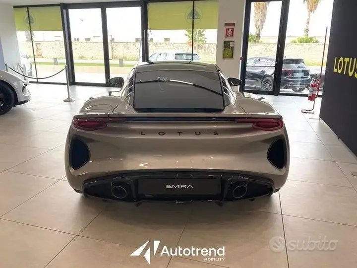 Lotus Emira 2026 photo 4