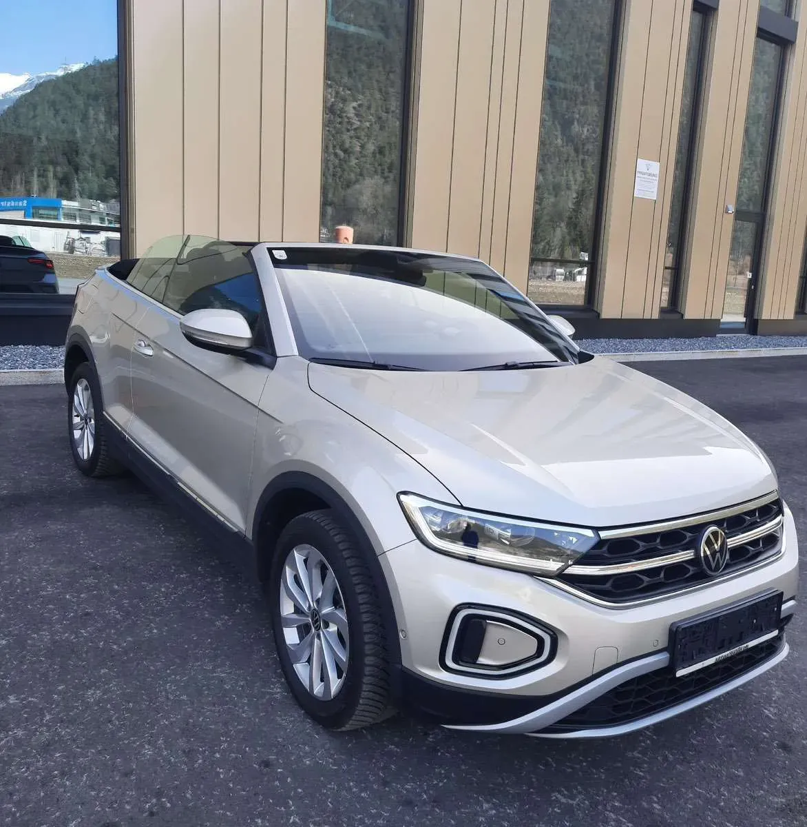 Volkswagen T-Roc 2022 photo 2