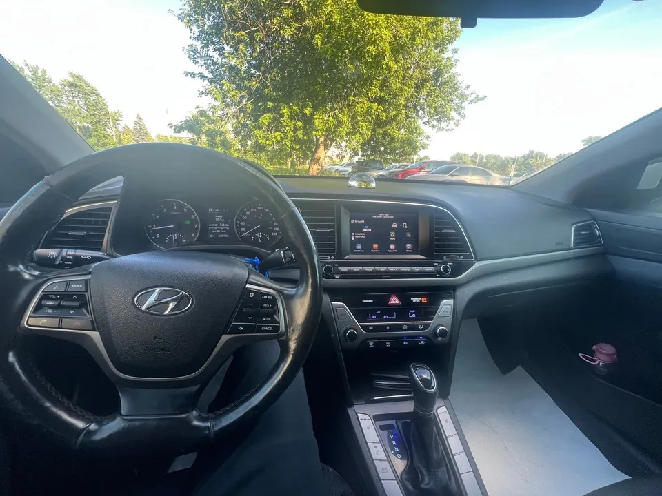 Hyundai Elantra 2017 photo 3