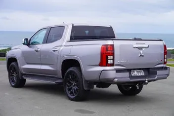 Mitsubishi Triton 2025 photo 4