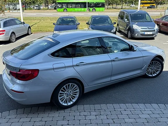 BMW 330I 2018 photo 4