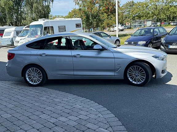 BMW 330I 2018 photo 3