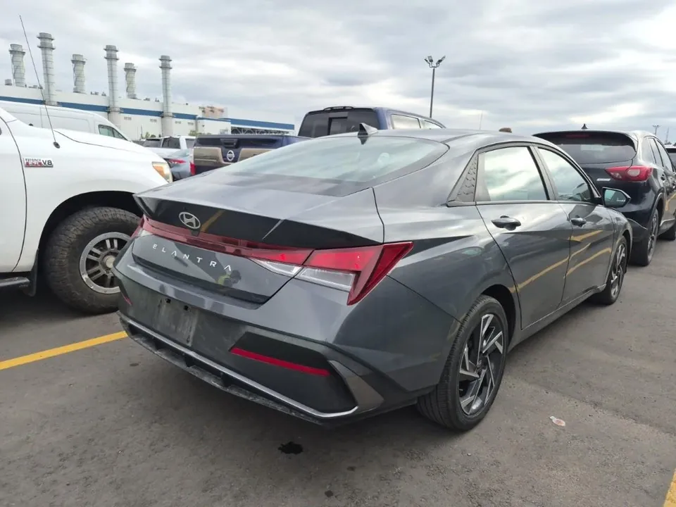 Hyundai Elantra 2025 photo 4