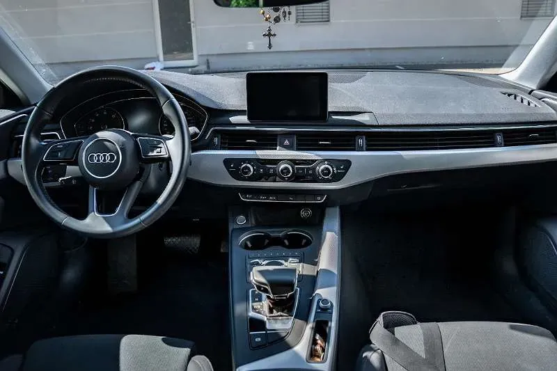 Audi A4 2018 photo 3