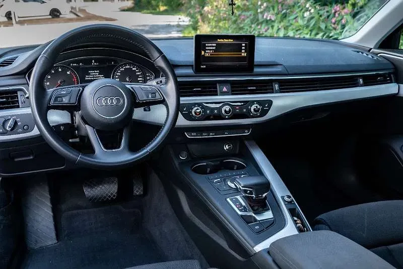 Audi A4 2018 photo 2