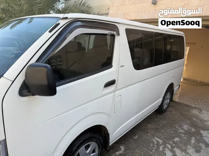 Toyota Hiace 2007 photo 2
