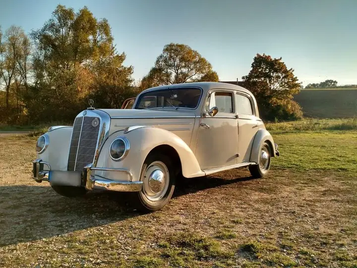 Mercedes-Benz 220