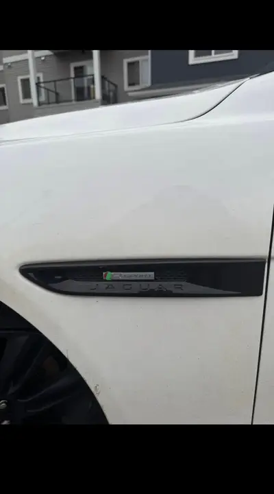 Jaguar Xe 2017 photo 4