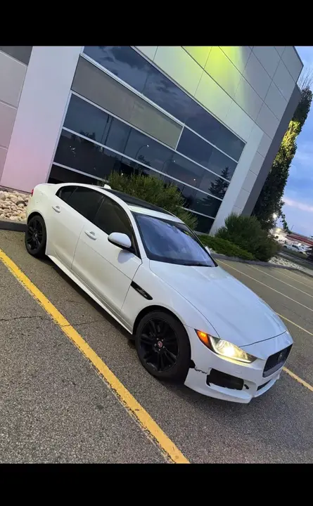 Jaguar Xe 2017 photo 2