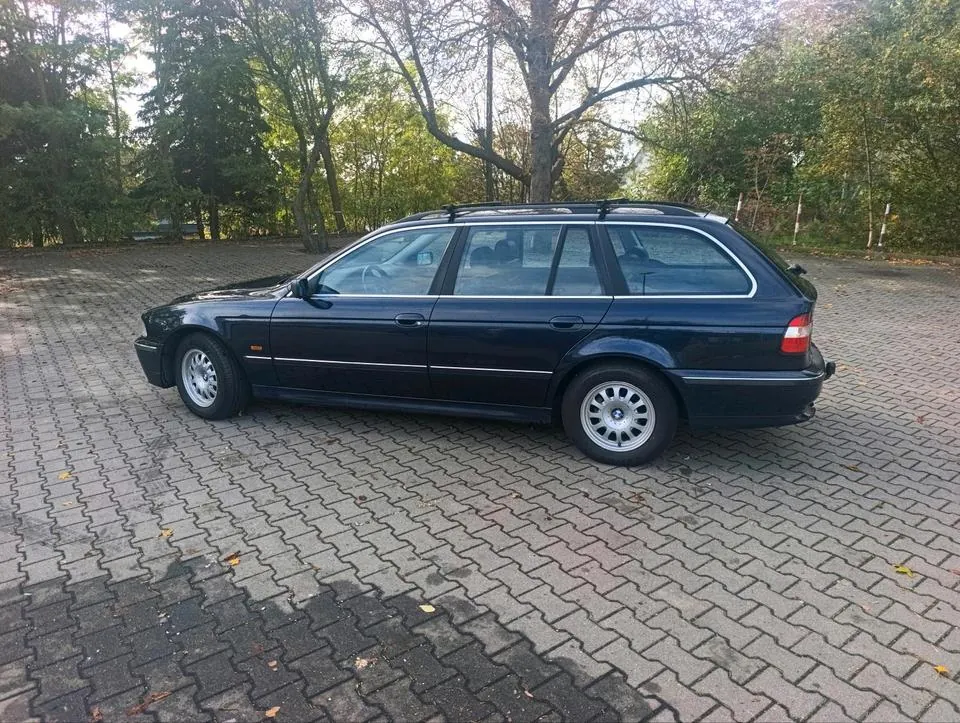 BMW 520I