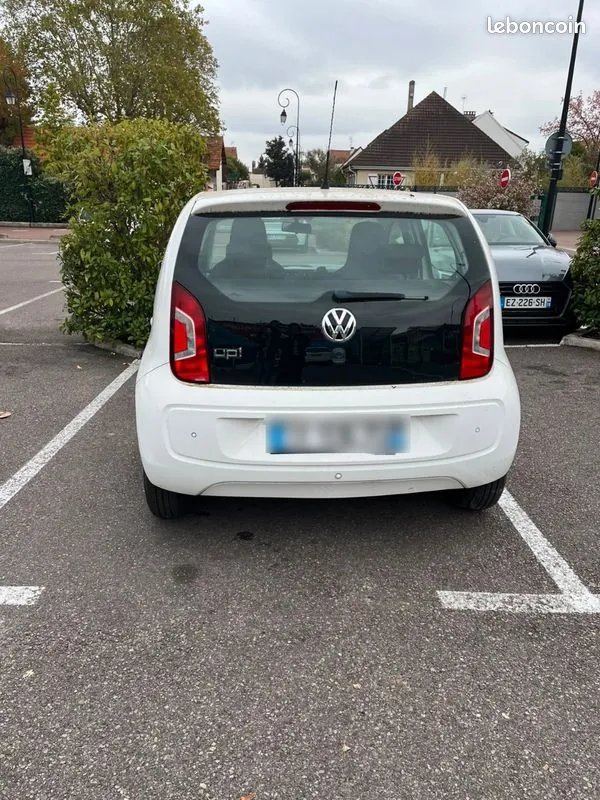 Volkswagen Up 2014 photo 3