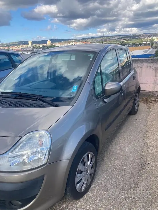 Renault Modus 2010 photo 2