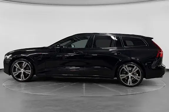Volvo V60 2022 photo 2