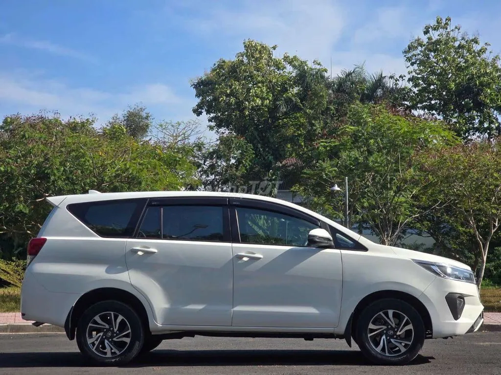 Toyota Innova 2022 photo 4