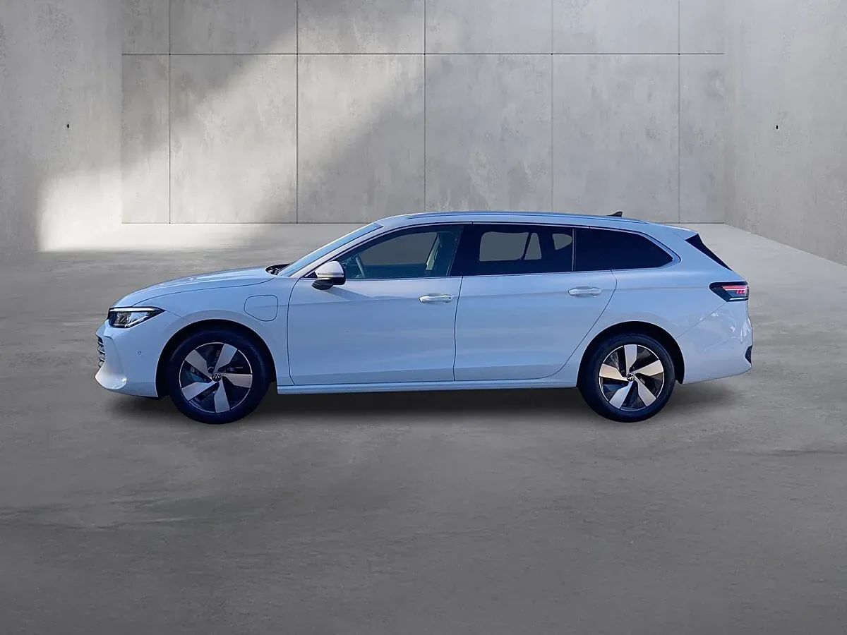 Volkswagen Passat 2025 photo 2