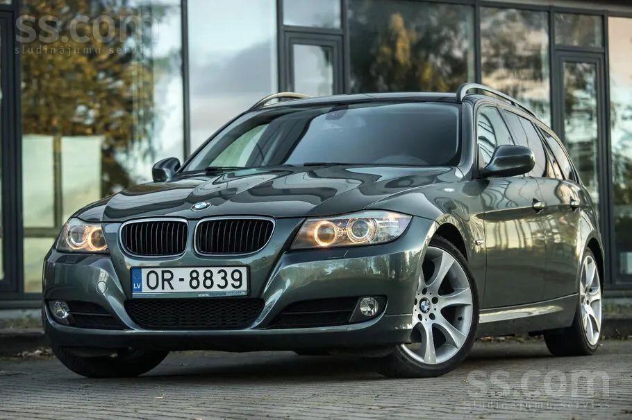 BMW 318 2010 photo 2