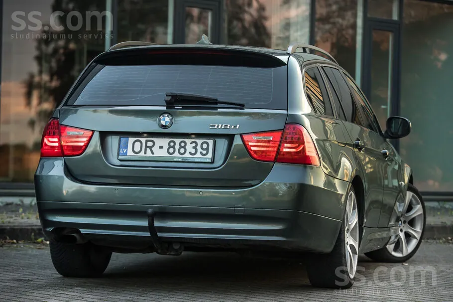 BMW 318 2010 photo 3