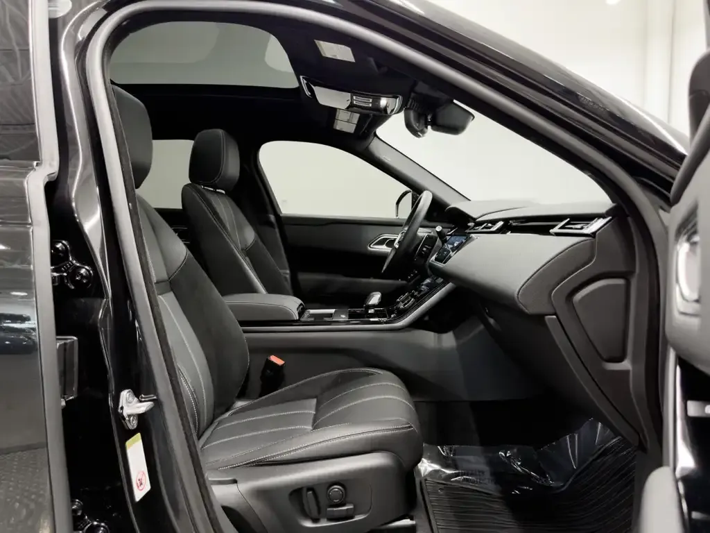 Land Rover Range Rover Velar 2023 photo 5