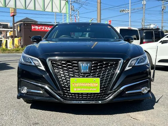 Toyota Crown 2019 photo 2