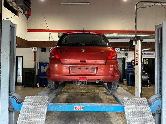 Suzuki Swift 2006 photo 3