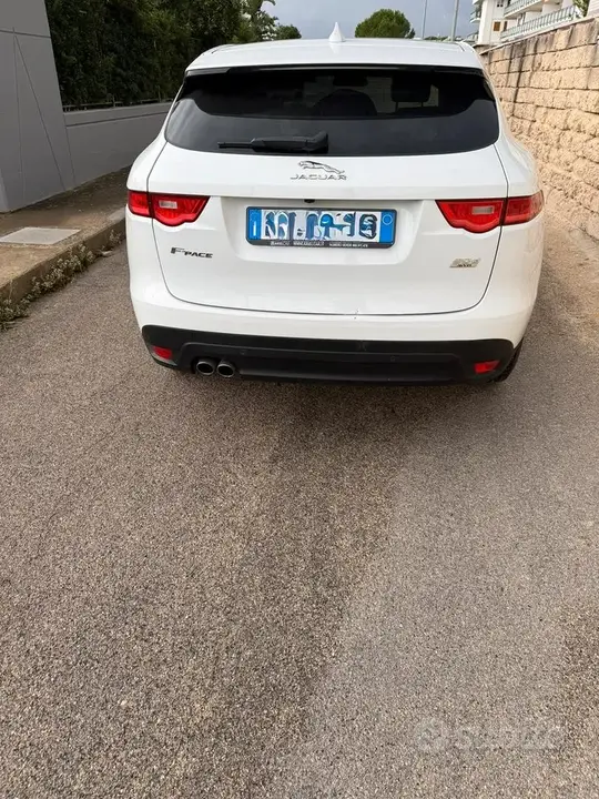 Jaguar F-Pace 2016 photo 2