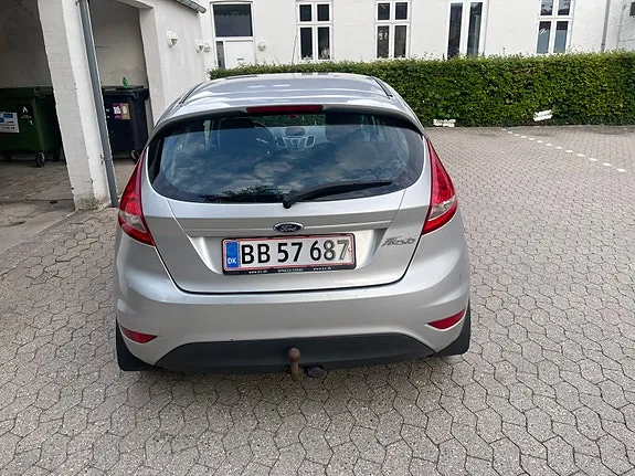 Ford Fiesta 2011 photo 2