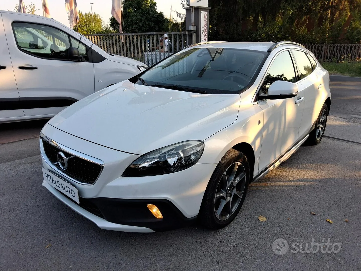 Volvo V40 2016 photo 2