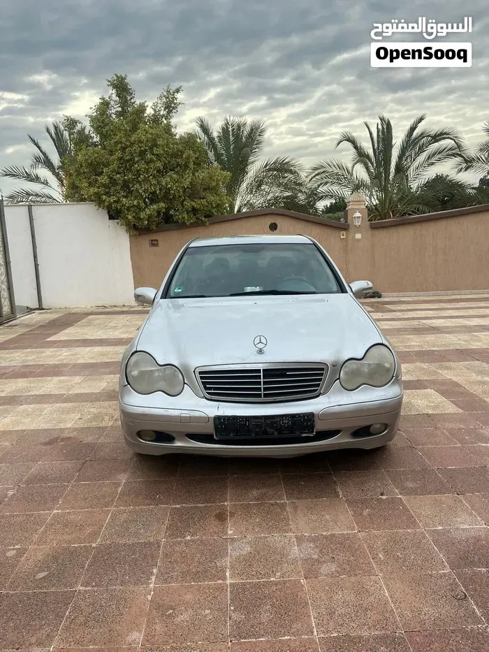 Mercedes-Benz C-Class 2004 photo 2