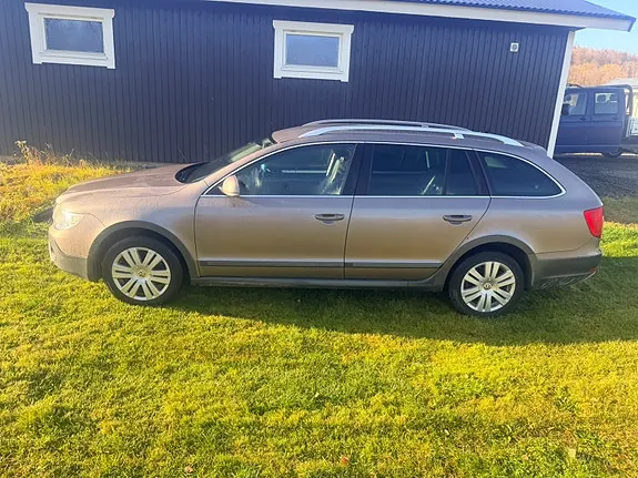 Skoda Superb 2013 photo 2