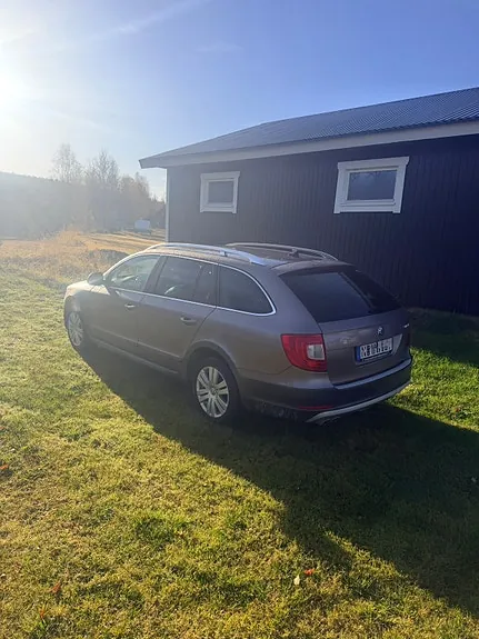 Skoda Superb 2013 photo 3