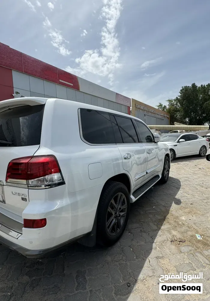 Lexus Lx570 2014 photo 2