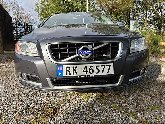 Volvo V70 2012 photo 2