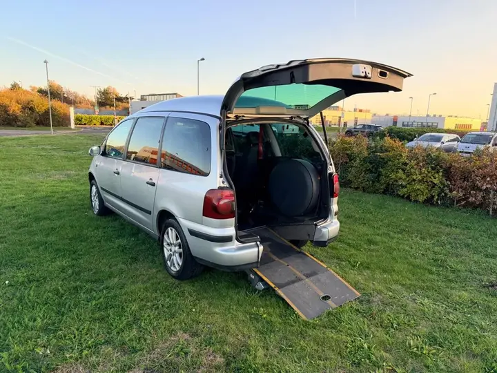 Volkswagen Sharan 2008 photo 2