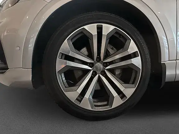 Audi Q8 2019 photo 5