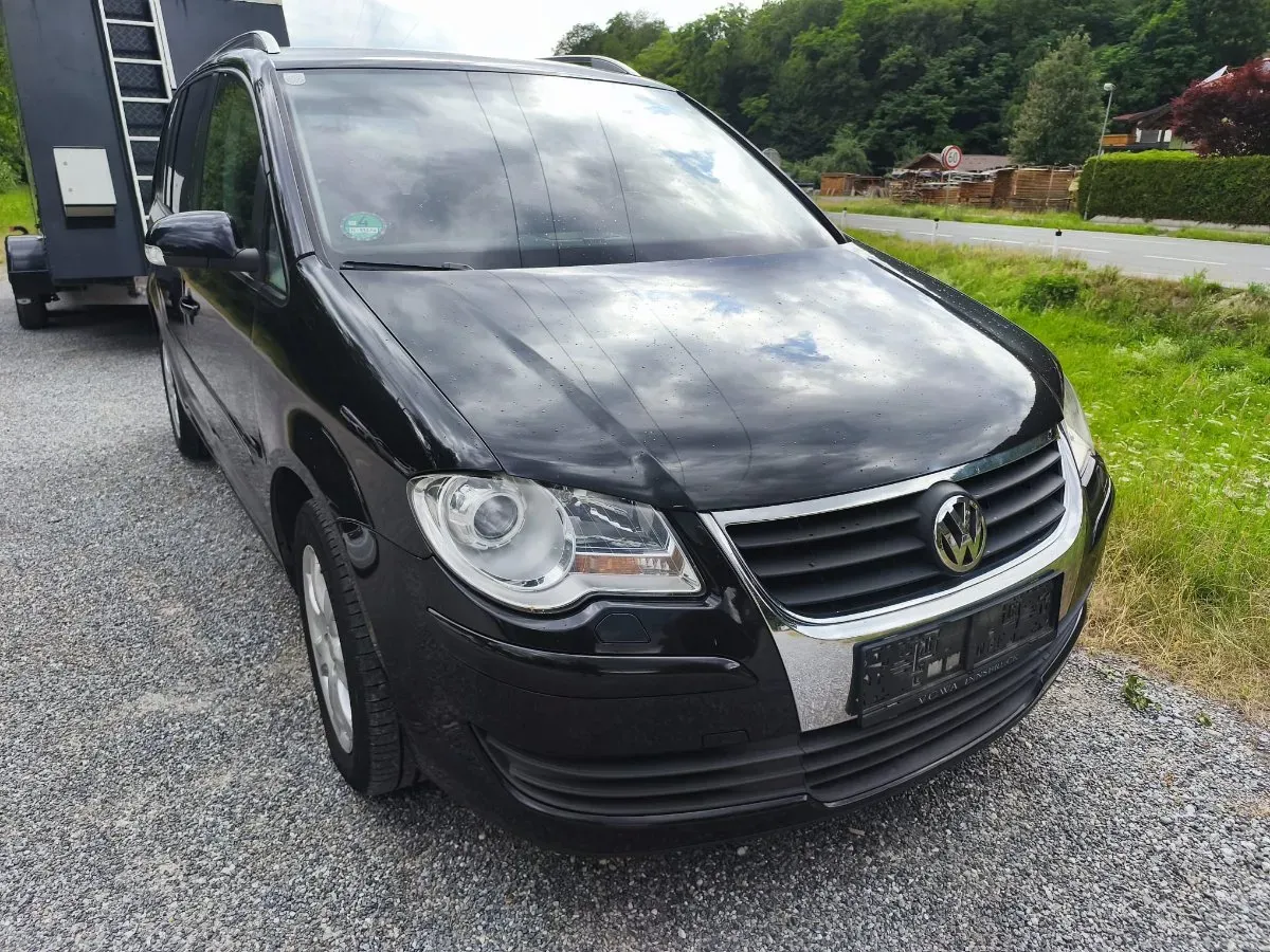 Volkswagen Touran 2008 photo 2