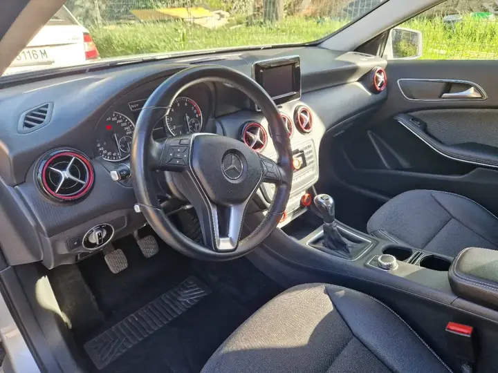 Mercedes-Benz A-Class 2013 photo 2