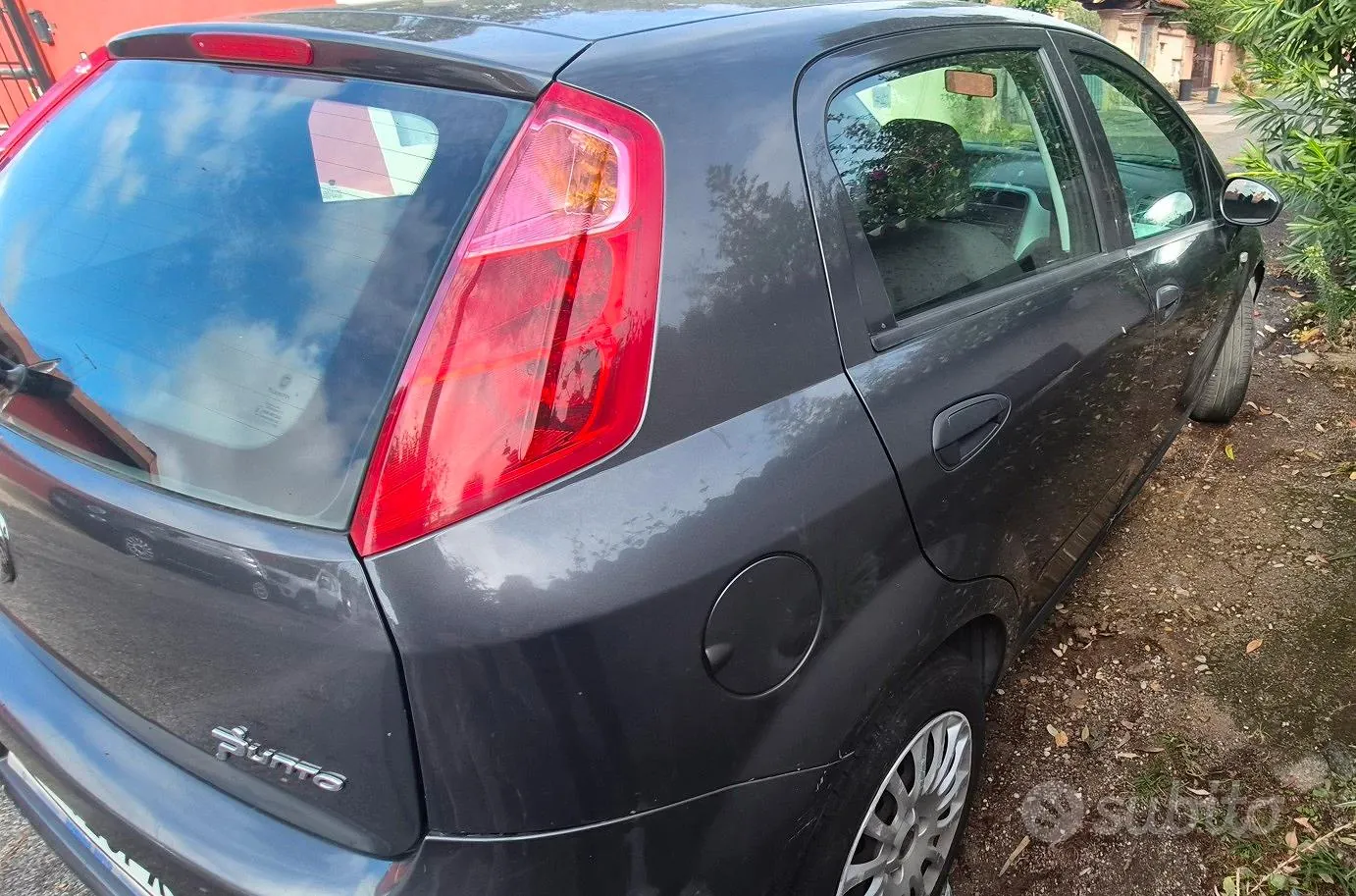Fiat Punto 2011 photo 2