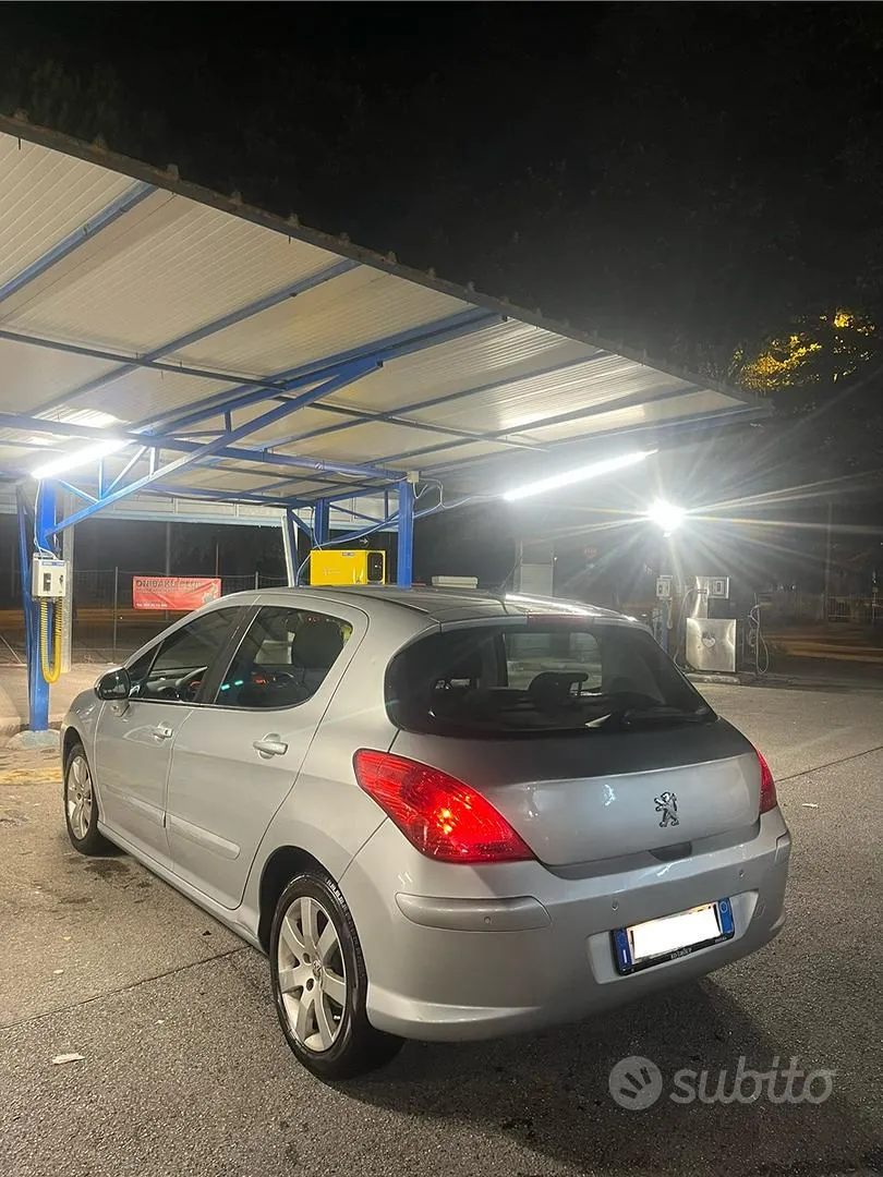 Peugeot 308 2008 photo 3