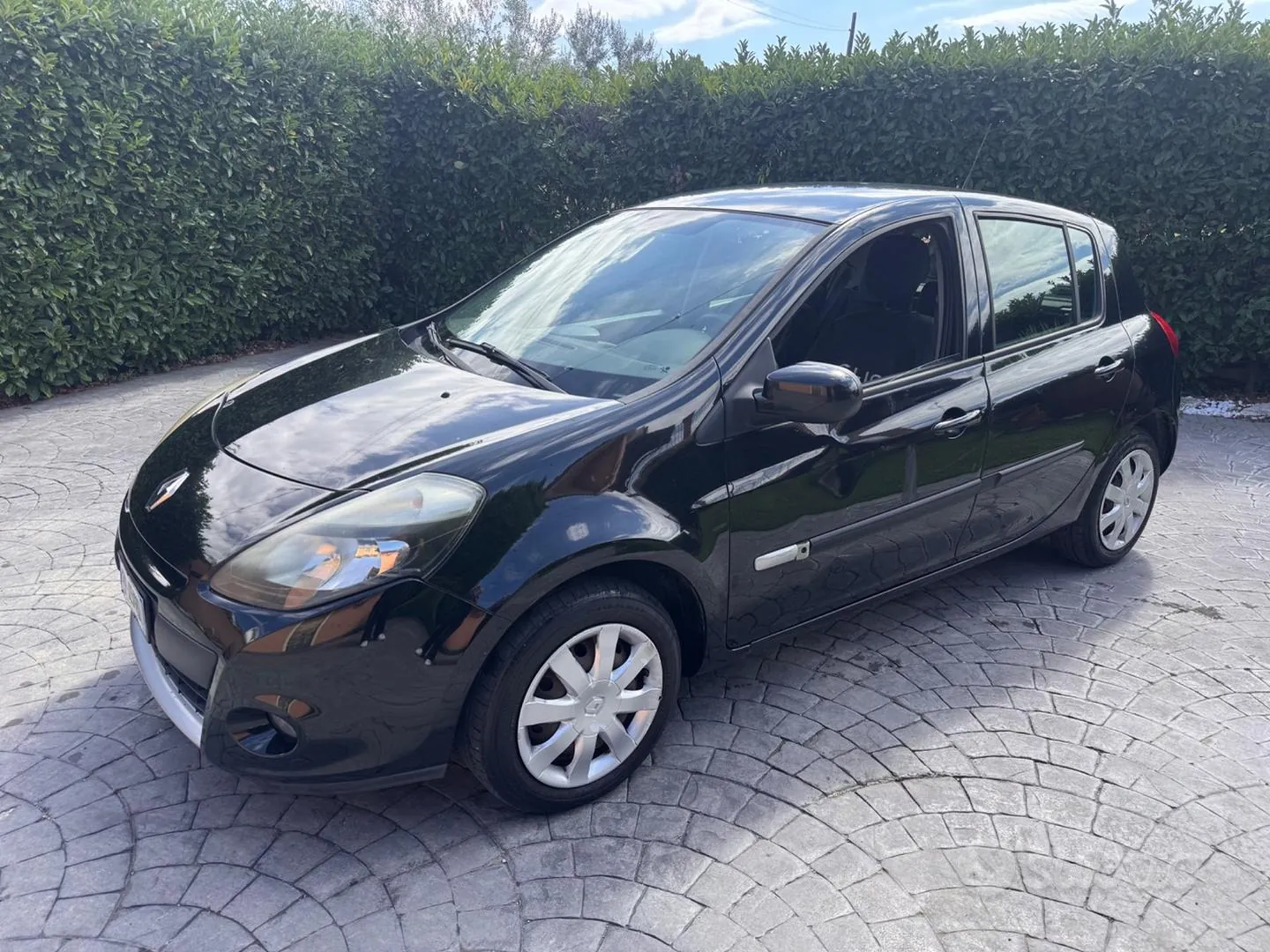 Renault Clio 2012 photo 2