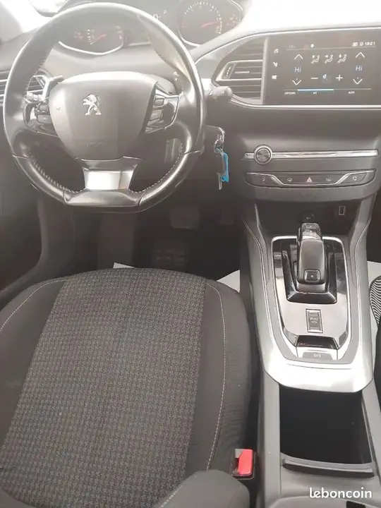 Peugeot 308 2018 photo 2