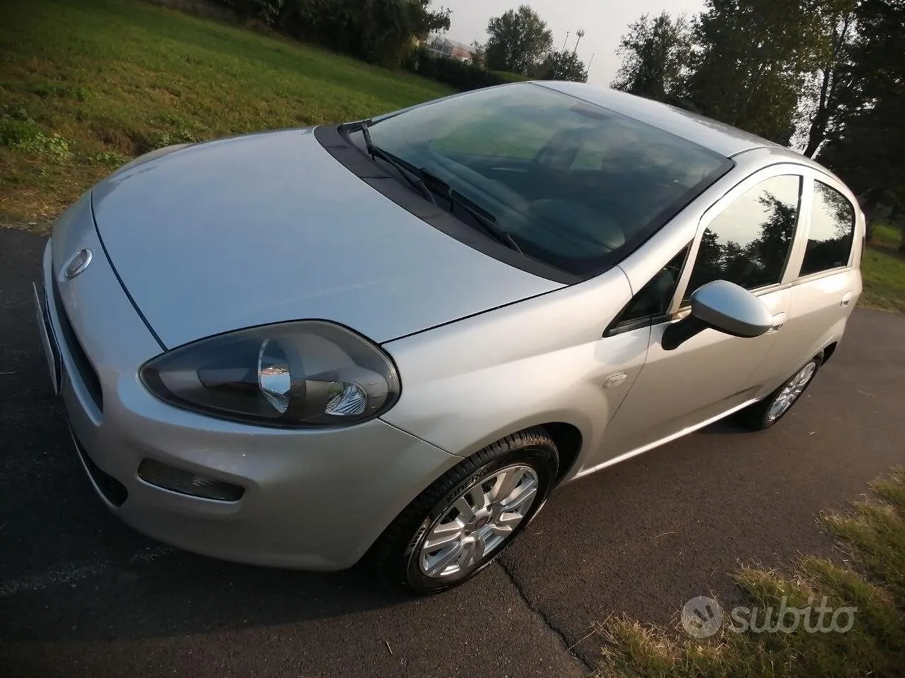 Fiat Punto 2012 photo 2