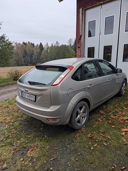 Ford Focus 2009 photo 2