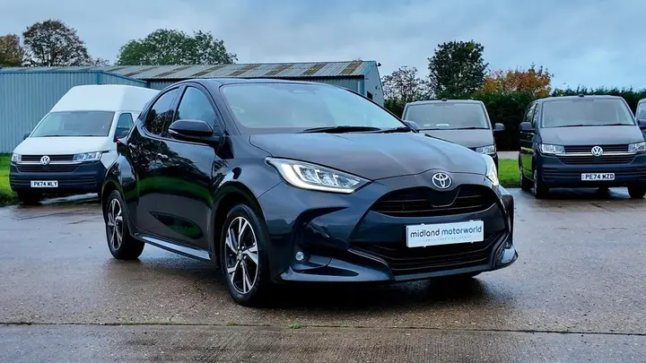 Toyota Yaris 2024 photo 2