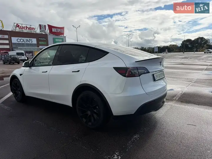 Tesla Model Y 2023 photo 3