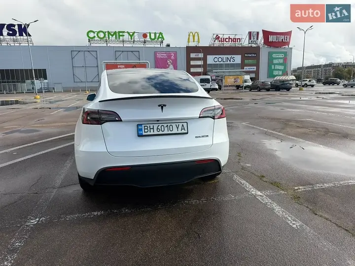 Tesla Model Y 2023 photo 4